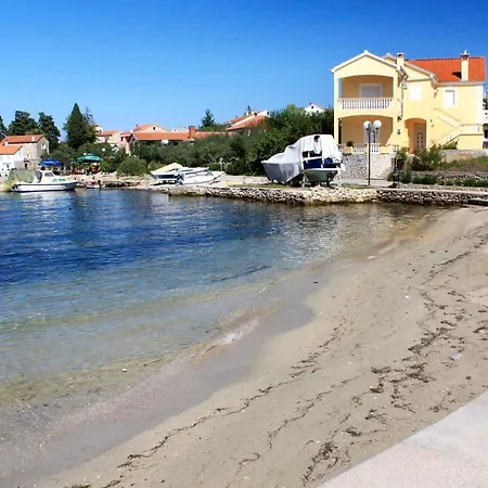 Apartment By The Sea *