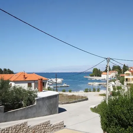 By The Sea Apartment Lukoran