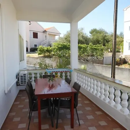 By The Sea Apartment Lukoran